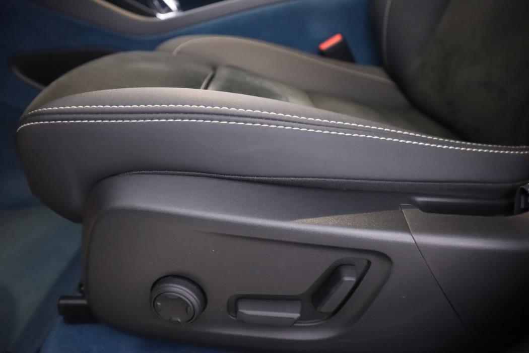 VOLVO C40 2022