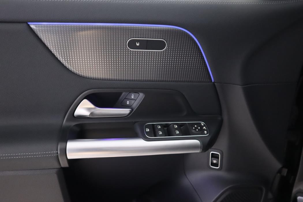 MERCEDES-BENZ EQA 2023