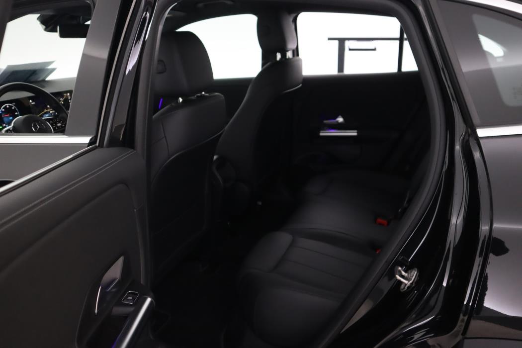 MERCEDES-BENZ EQA 2023