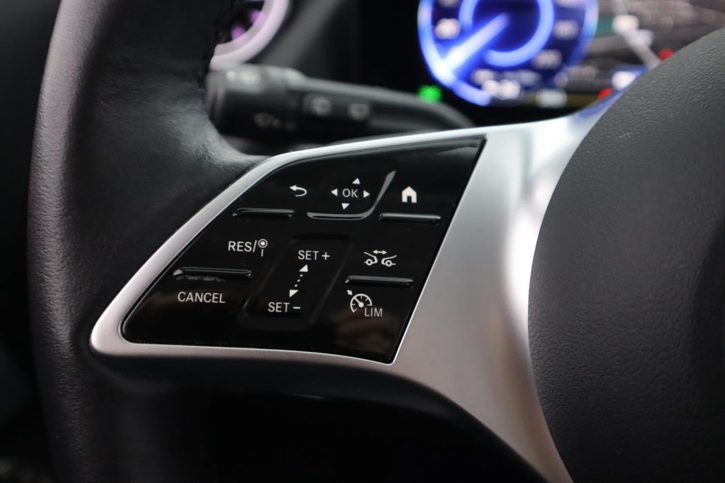 MERCEDES-BENZ EQA 2024