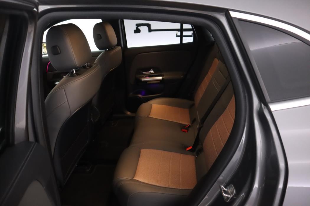 MERCEDES-BENZ EQA 2023