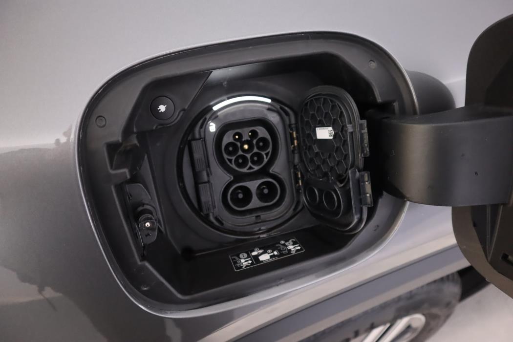 MERCEDES-BENZ EQA 2023