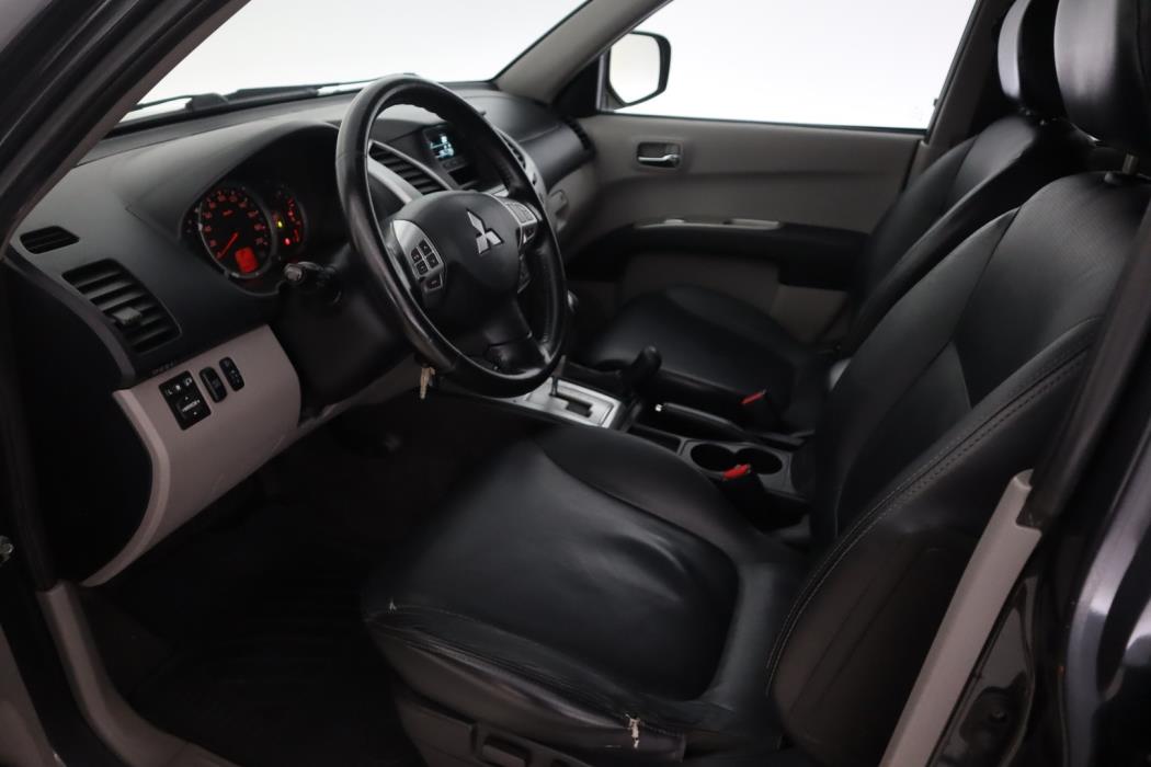 MITSUBISHI L200 2011