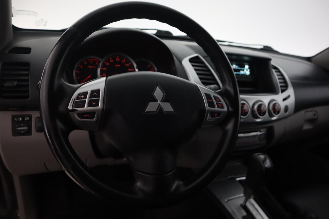 MITSUBISHI L200 2011