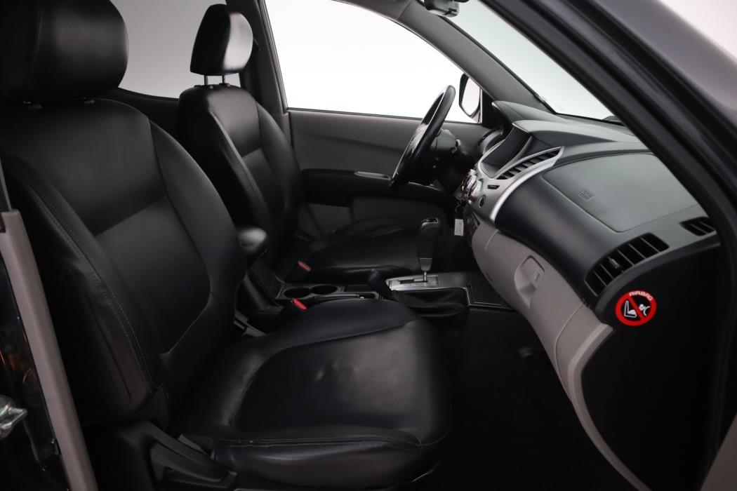 MITSUBISHI L200 2011