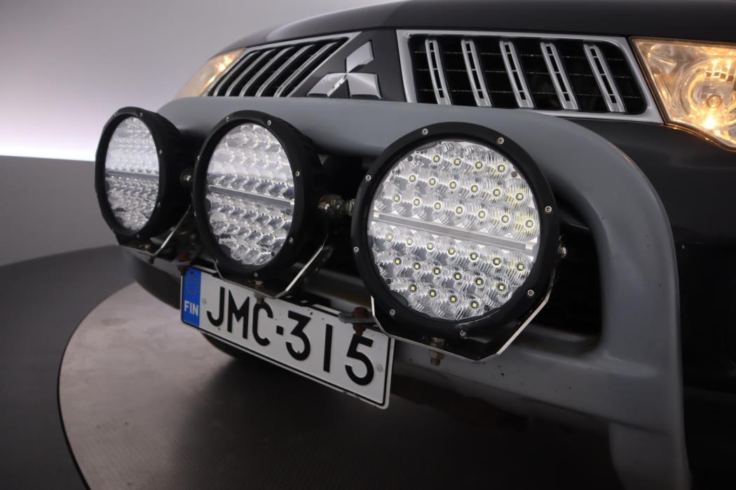 MITSUBISHI L200 2011