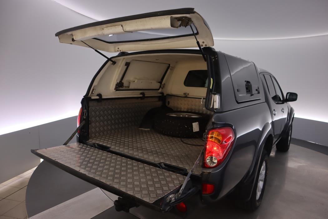 MITSUBISHI L200 2011
