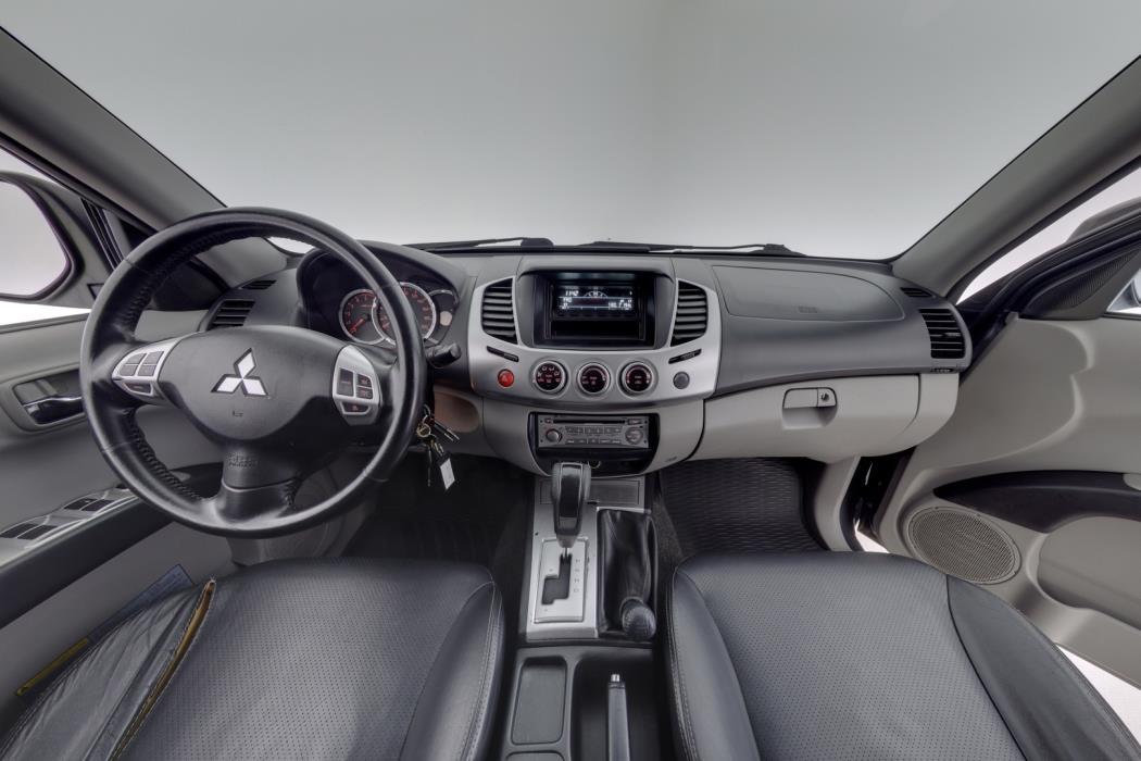 MITSUBISHI L200 2011