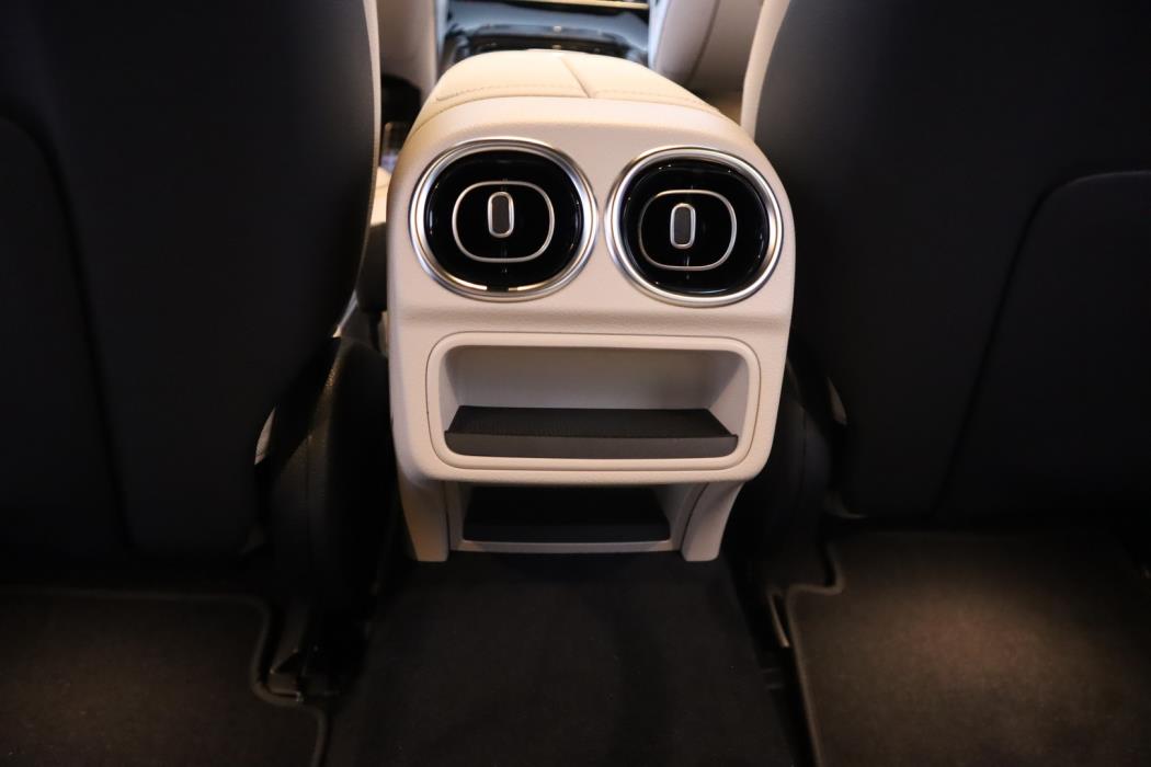 MERCEDES-BENZ C 2026