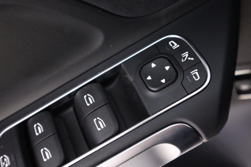 MERCEDES-BENZ EQB 2026