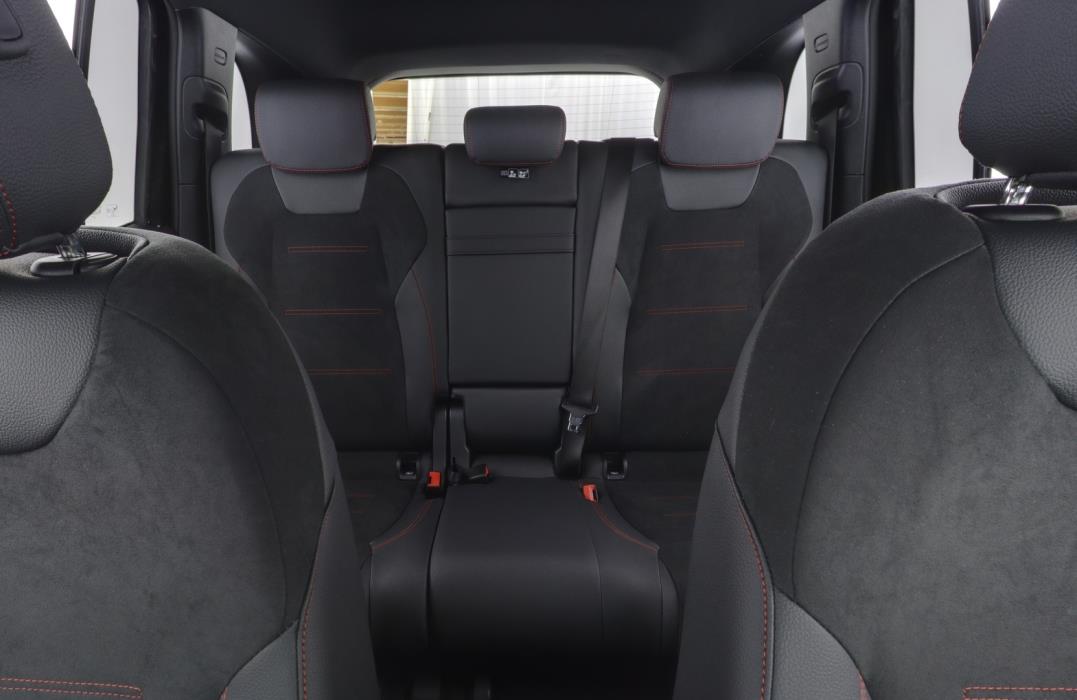 MERCEDES-BENZ EQB 2026