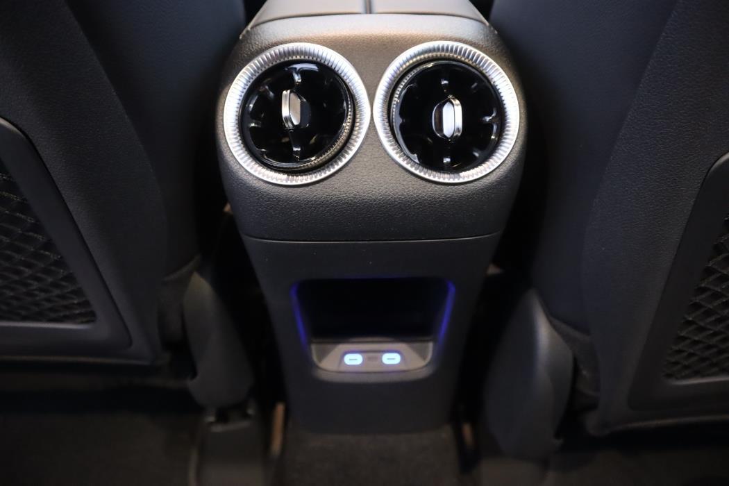 MERCEDES-BENZ GLB 2026
