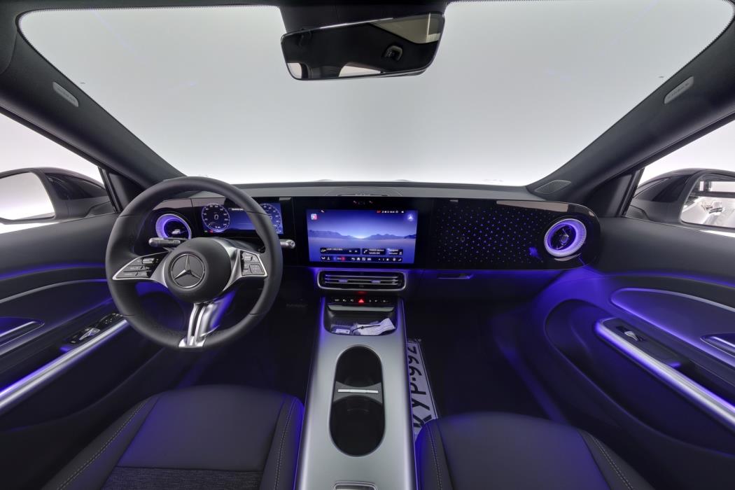 MERCEDES-BENZ GLB 2026