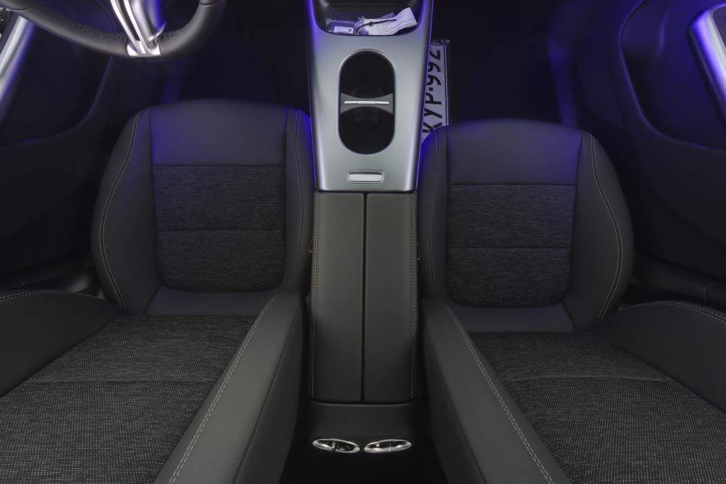 MERCEDES-BENZ GLB 2026