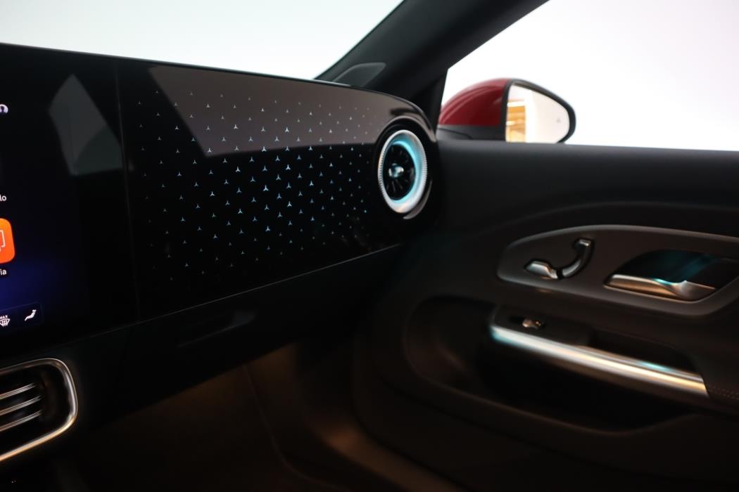 MERCEDES-BENZ CLA 2025