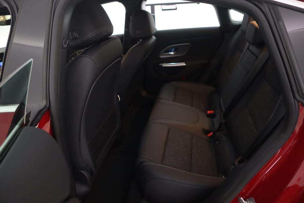 MERCEDES-BENZ CLA 2025