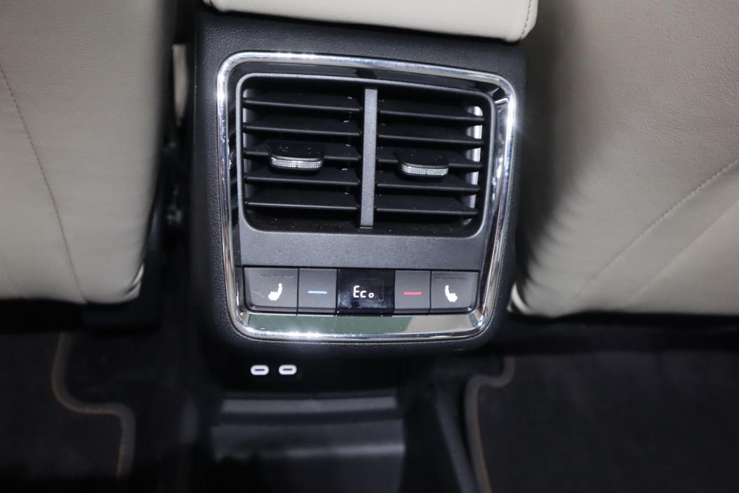 MERCEDES-BENZ EQS 2022