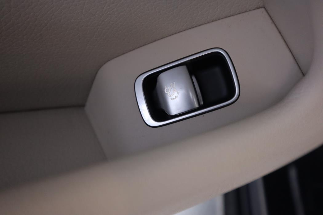 MERCEDES-BENZ EQS 2022