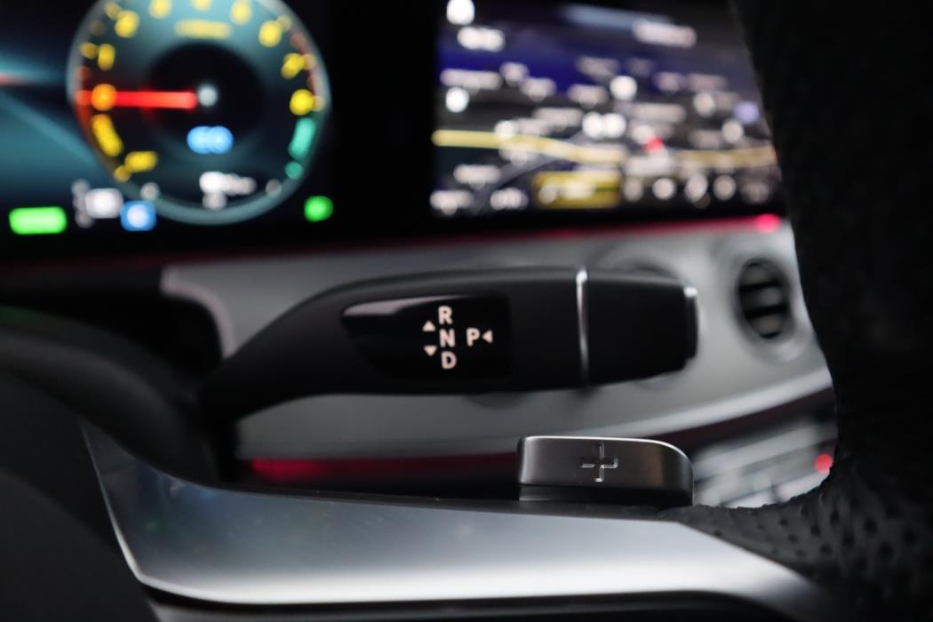 MERCEDES-BENZ E 2022