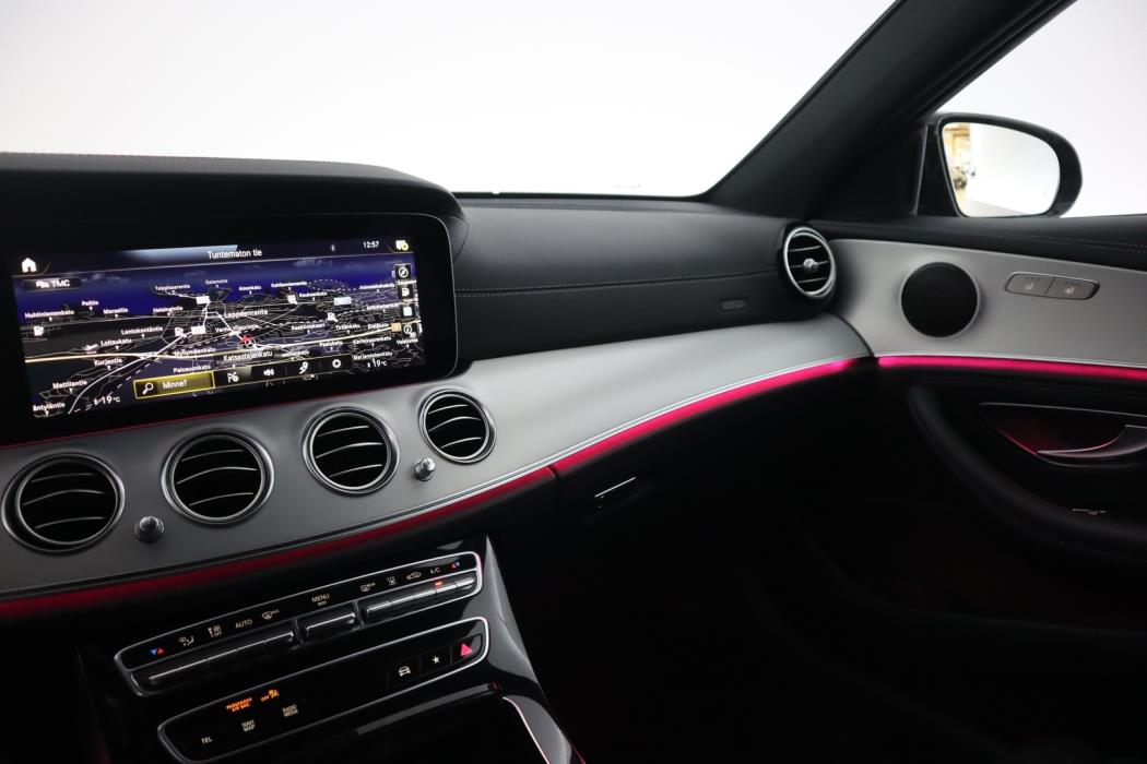 MERCEDES-BENZ E 2022