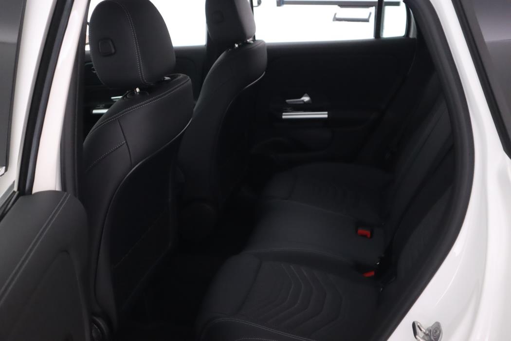 MERCEDES-BENZ GLA 2026