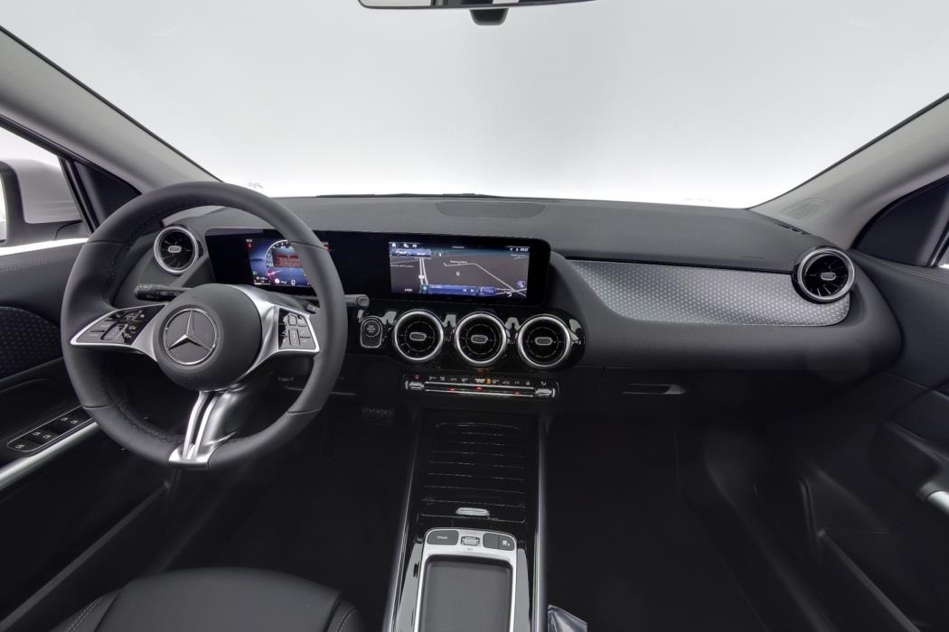 MERCEDES-BENZ GLA 2026