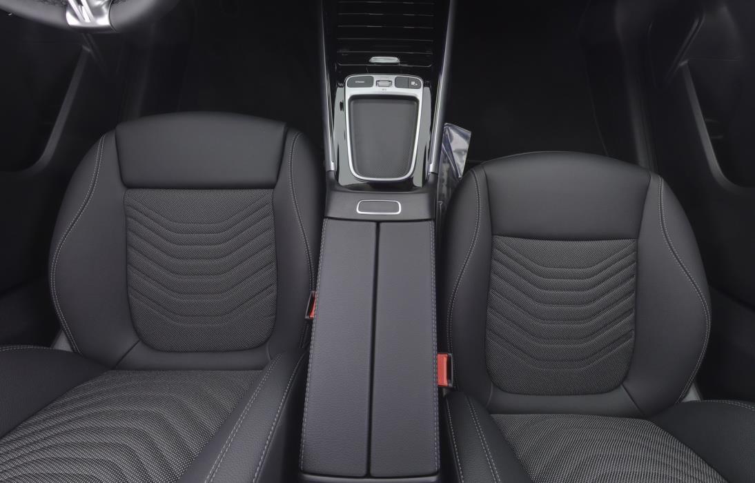 MERCEDES-BENZ GLA 2026