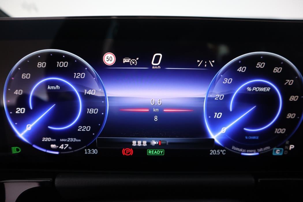 MERCEDES-BENZ EQA 2026