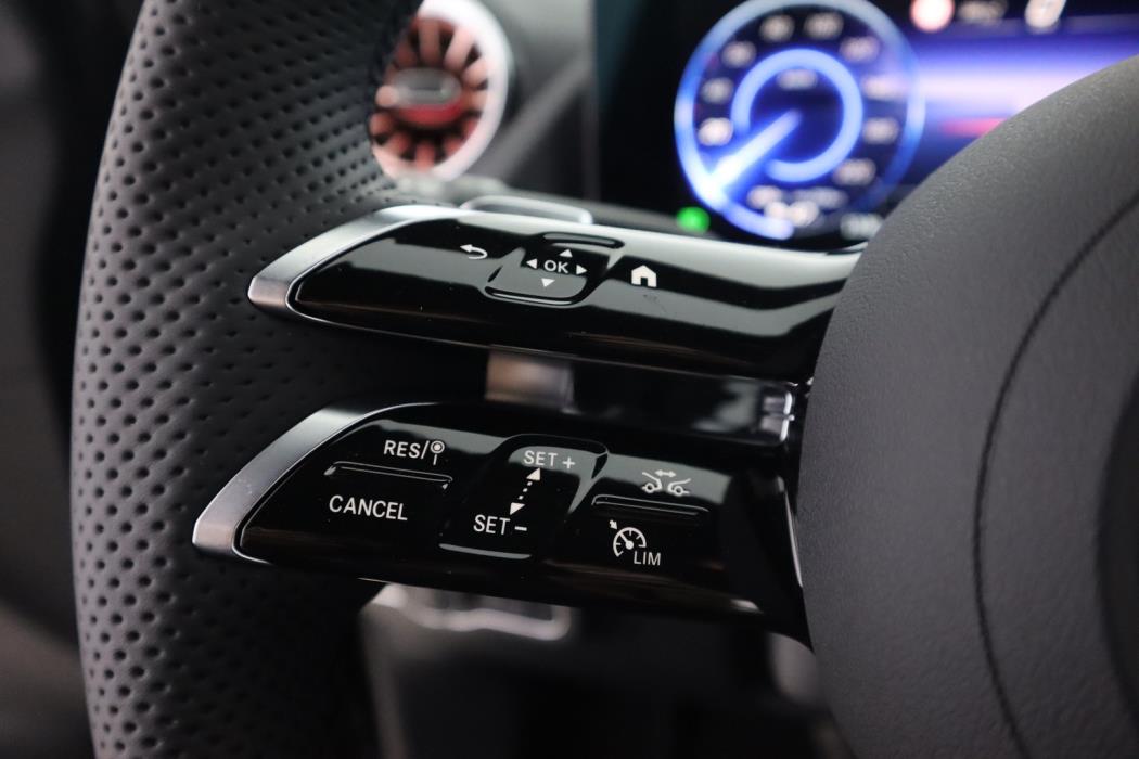 MERCEDES-BENZ EQA 2026