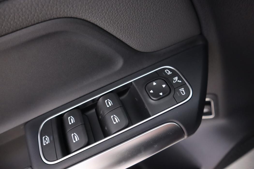 MERCEDES-BENZ EQA 2026