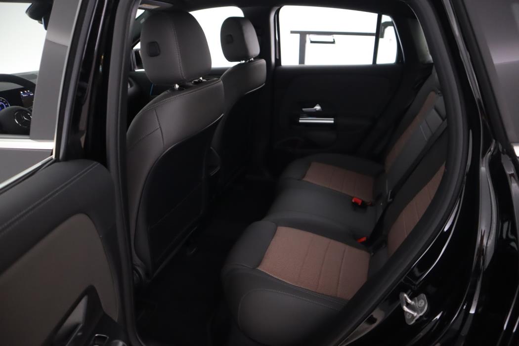 MERCEDES-BENZ EQA 2026