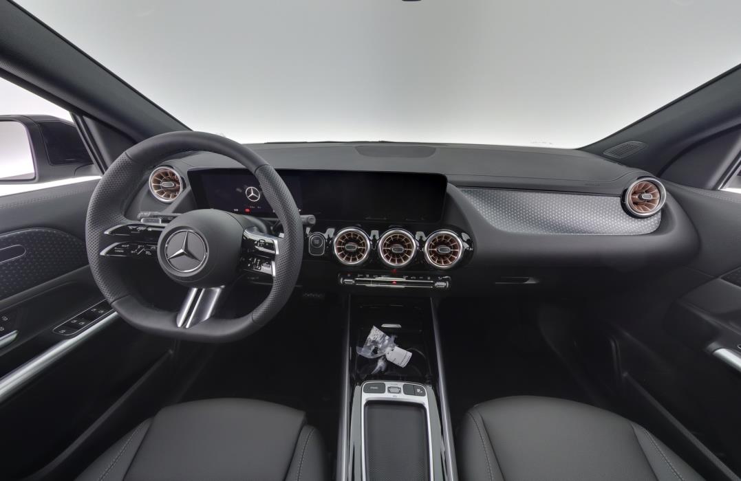 MERCEDES-BENZ EQA 2026