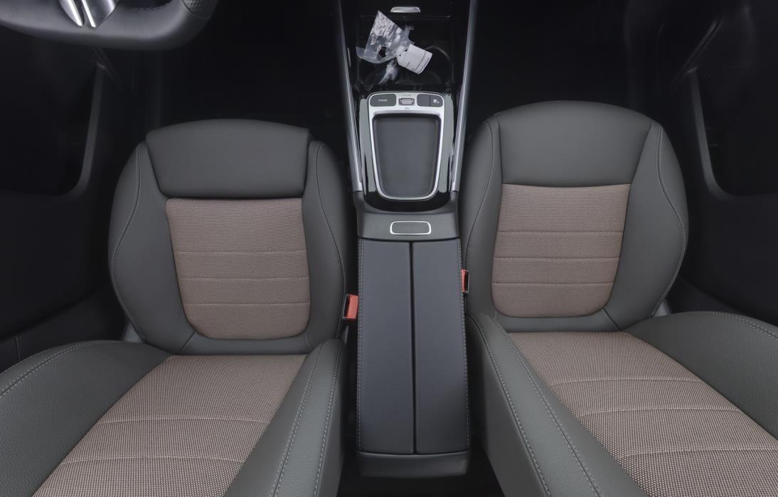 MERCEDES-BENZ EQA 2026