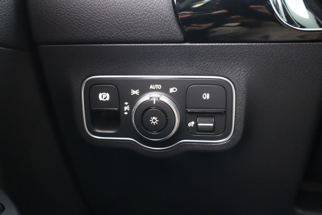 MERCEDES-BENZ EQA 2026