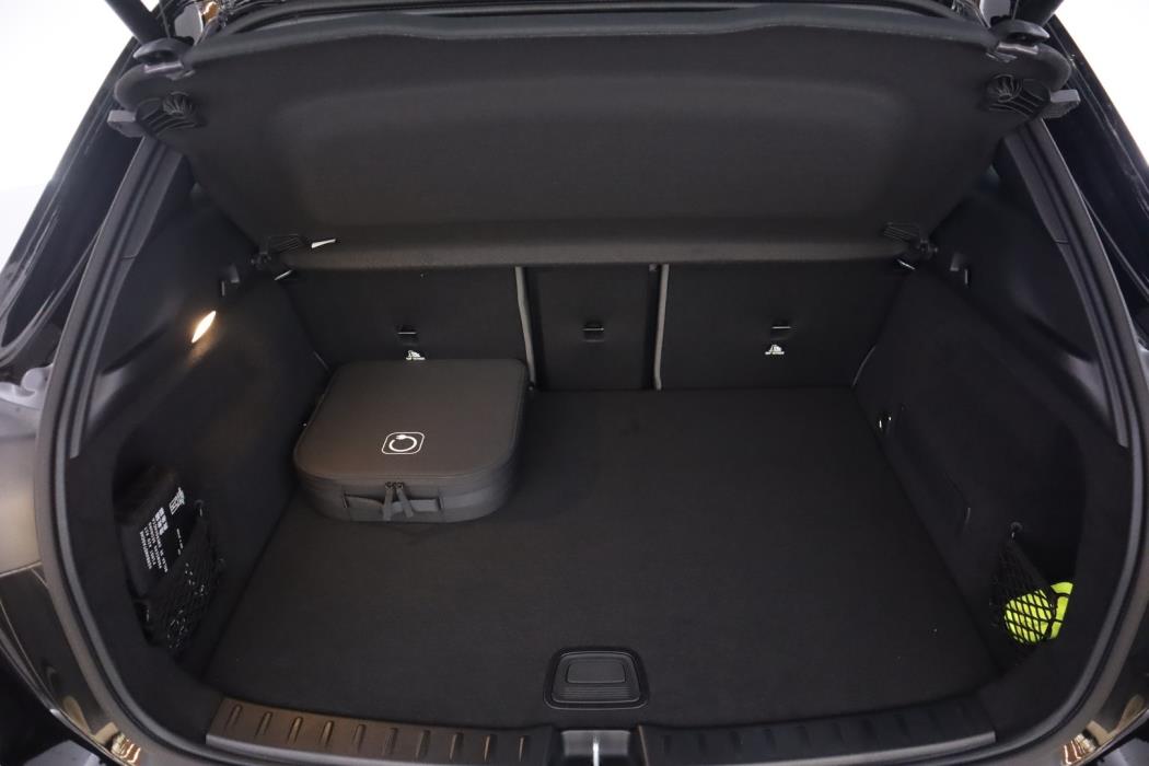 MERCEDES-BENZ EQA 2026