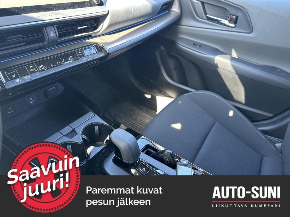 TOYOTA Prius Plug-in 2023