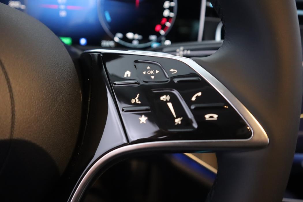 MERCEDES-BENZ E 2026