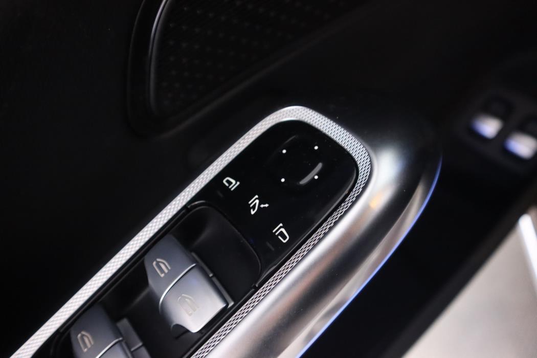 MERCEDES-BENZ E 2026