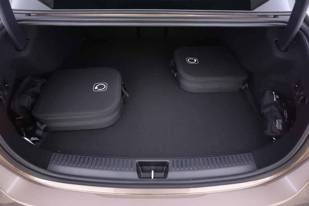 MERCEDES-BENZ E 2026