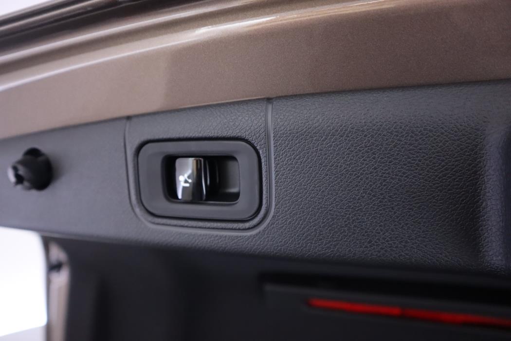 MERCEDES-BENZ E 2026