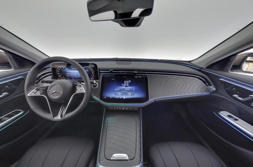 MERCEDES-BENZ E 2026