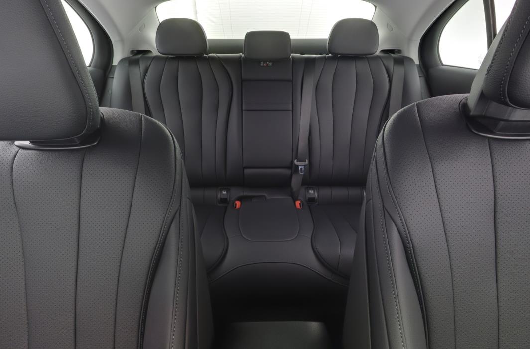 MERCEDES-BENZ E 2026