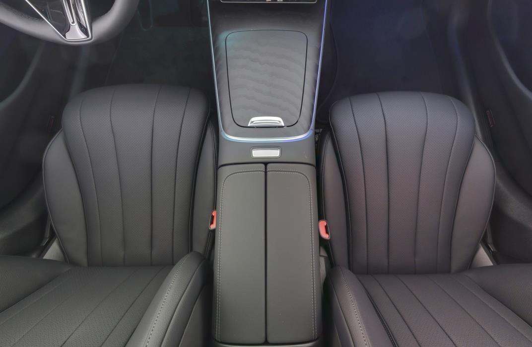 MERCEDES-BENZ E 2026