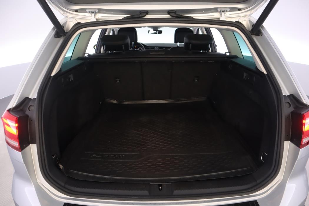 VOLKSWAGEN Passat 2019