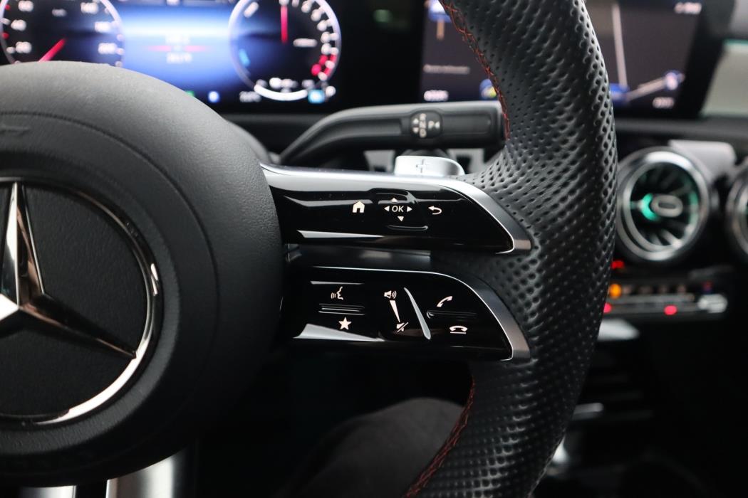 MERCEDES-BENZ A 2023