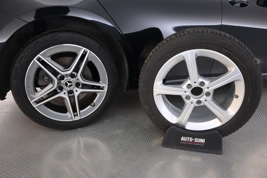 MERCEDES-BENZ A 2023