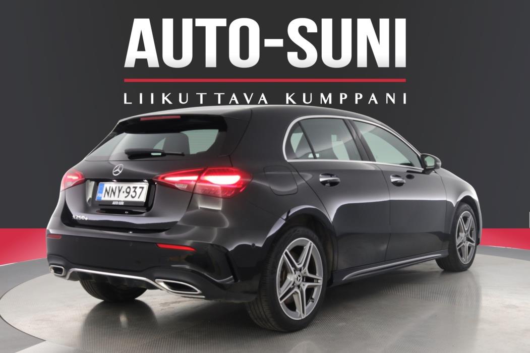 MERCEDES-BENZ A 2023