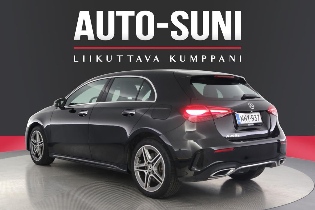 MERCEDES-BENZ A 2023