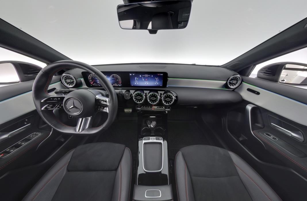MERCEDES-BENZ A 2023