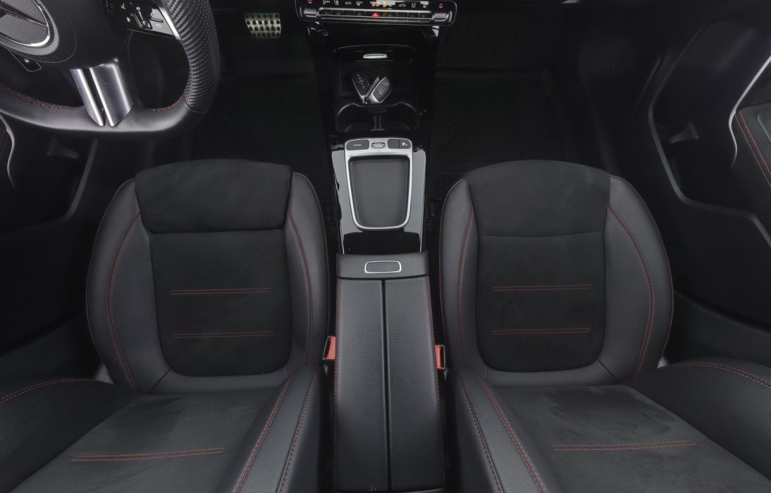 MERCEDES-BENZ A 2023